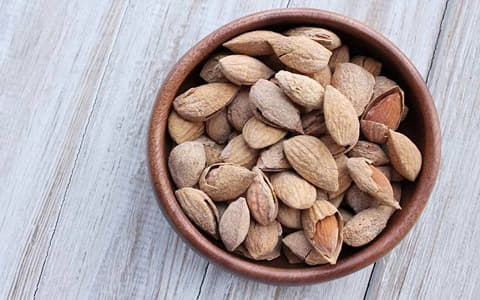 تصویر 2 از خرید بادام منقا  پوست کاغذی عمده و با کیفیت + مقرون به صرفه